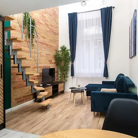 Serenity - Blue 布达佩斯